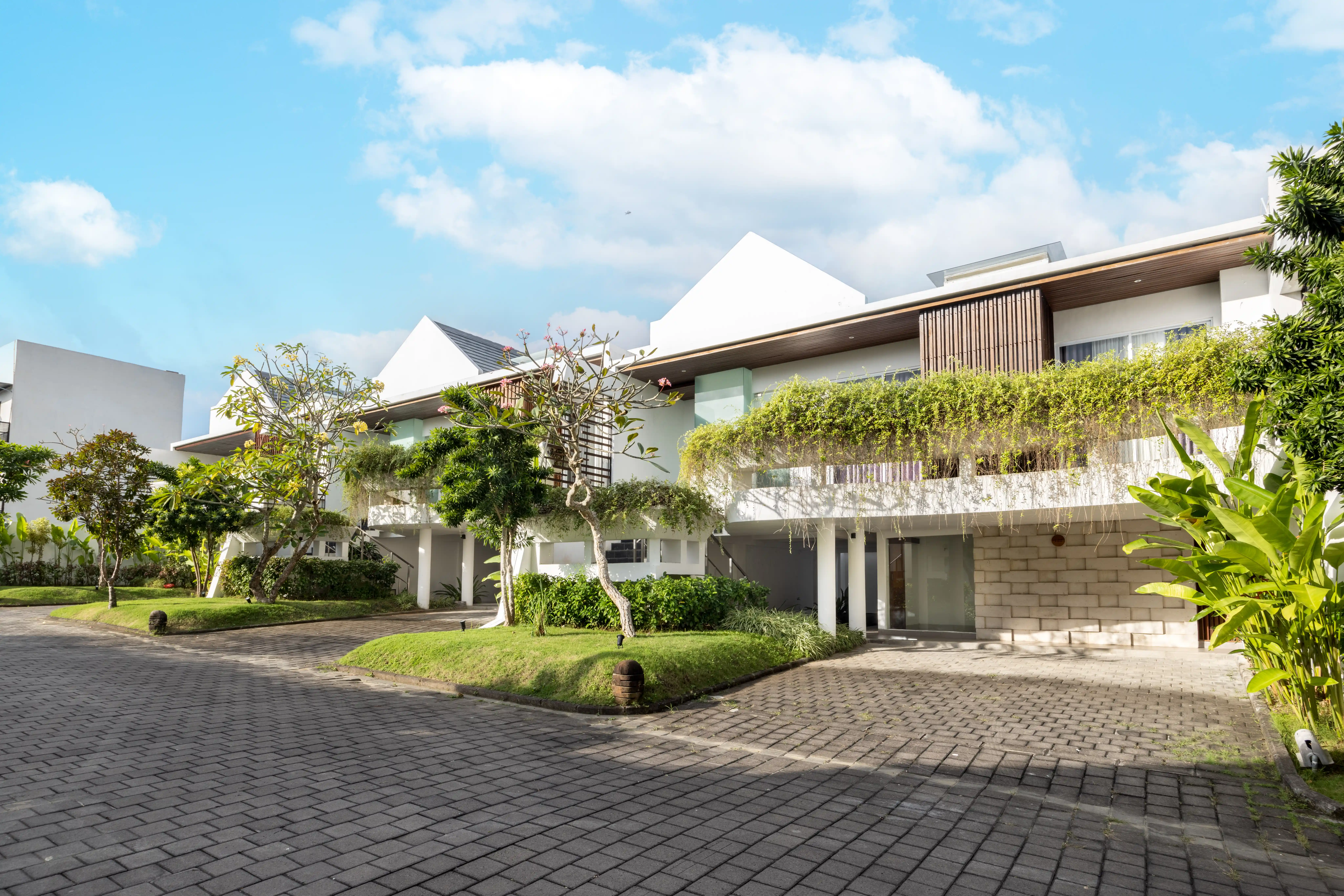Entrance-Hideaway-Villa-Bali-Ungasan-2